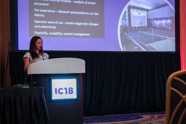 Matrix Video Communications的Marielle Crisanti在2018年Infocomm大会上做了关于数字标牌的演讲