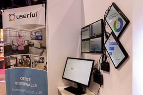 在2018年Infocomm展会上，Userful平台连接到一个小型视频墙的演示设置。