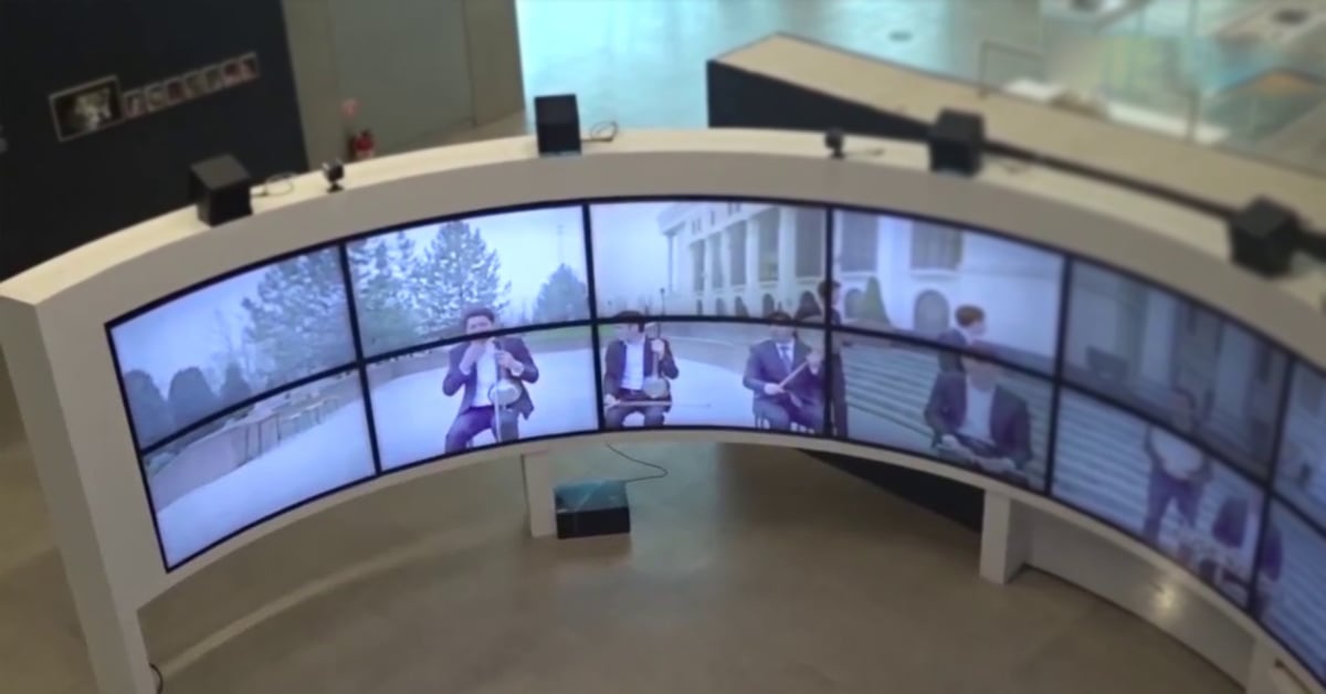韩国航空航天研究所部署的由nClouding与Userful合作的弧形视频墙屏幕，展示音乐家的作品