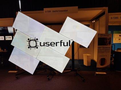 2018年阿姆斯特丹ISE展会上的马赛克视频墙，显示Userful的标志